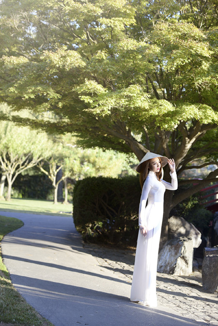 Hoa hậu Jennifer Chung thướt tha trong tà áo dài ảnh 9