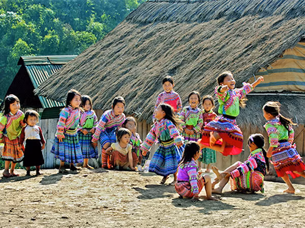 “Sắc màu các dân tộc Việt Nam” ảnh 1