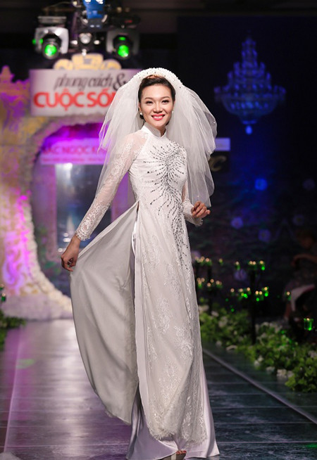 Giải vàng Ngôi sao người mẫu Châu Thanh Trúc khoe sắc rạng ngời cùng áo dài cưới ảnh 6