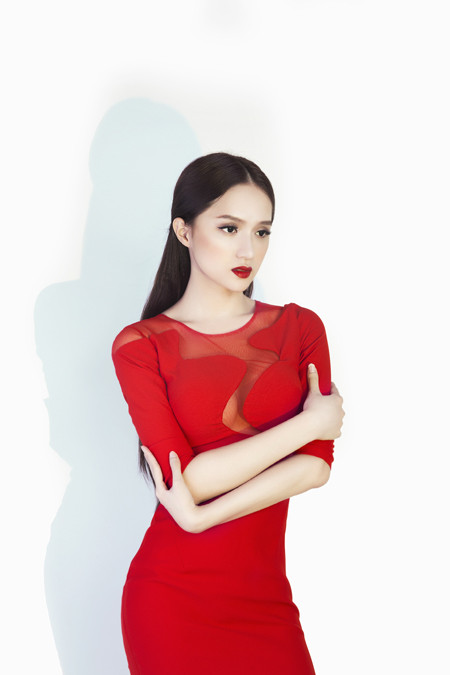 Hương Giang Idol “đốt mắt” người xem trong bộ đầm đỏ ảnh 4 Hương Giang Idol “đốt mắt” người xem trong bộ đầm đỏ ảnh 4