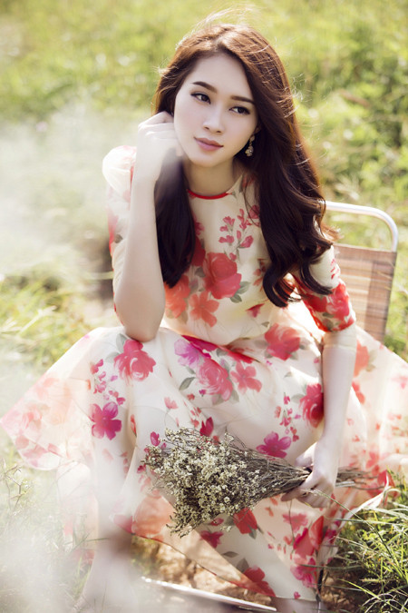 Hoa hậu Thu Thảo thuần khiết trong thiết kế của Lê Thanh Hoà ảnh 2 Hoa hậu Thu Thảo thuần khiết trong thiết kế của Lê Thanh Hoà ảnh 2