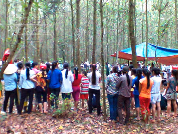 Nghi án học sinh lớp 9 treo cổ tự tử trong vườn tràm ảnh 1