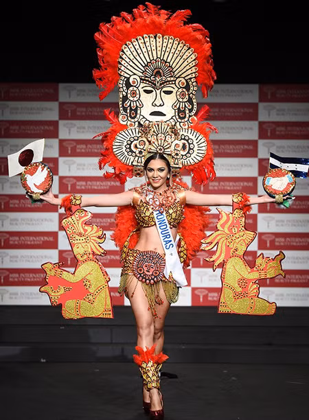 HHQT 2014: Áo dài Việt Nam lọt Top 10 trang phục truyền thống đẹp nhất ảnh 5