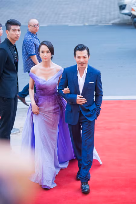 Top 5 HHVN Vũ Ngọc Anh vai trần quyến rũ giao lưu khán giả Thủ đô ảnh 1