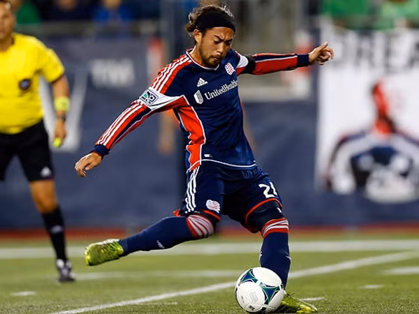 Lee Nguyễn có thể đá ở giải Ngoại hạng Anh ảnh 1