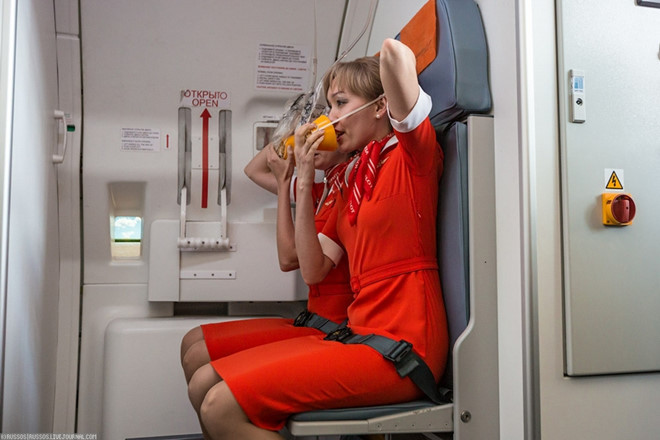 Khi máy bay rơi, bạn phải làm gì để sống sót? ảnh 3 Khi máy bay rơi, bạn phải làm gì để sống sót? ảnh 3