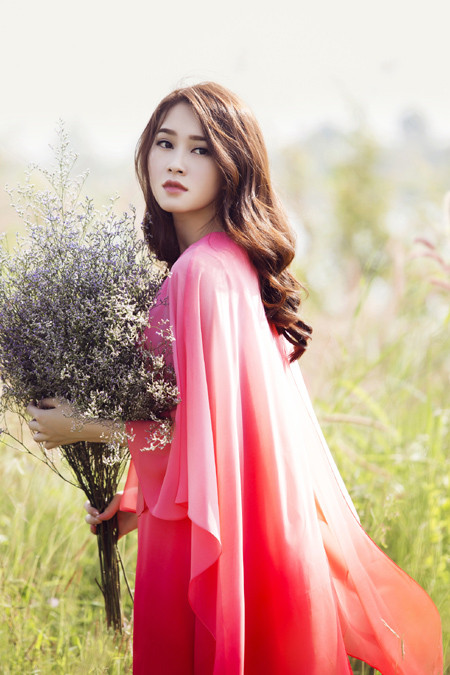 Hoa hậu Thu Thảo thuần khiết trong thiết kế của Lê Thanh Hoà ảnh 8 Hoa hậu Thu Thảo thuần khiết trong thiết kế của Lê Thanh Hoà ảnh 8