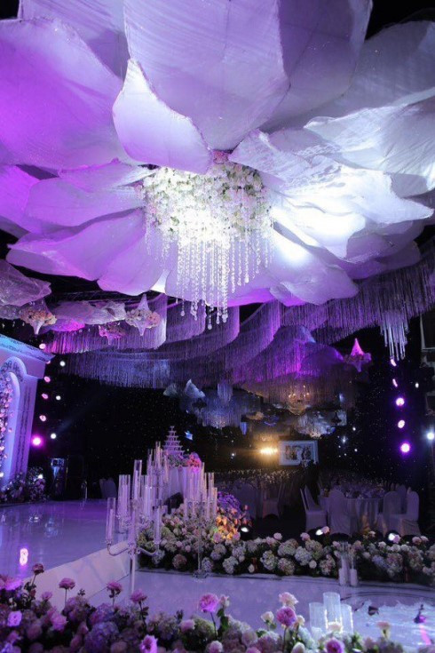 Những cô dâu "vẹo cổ" vì đeo vàng ngày cưới ảnh 5