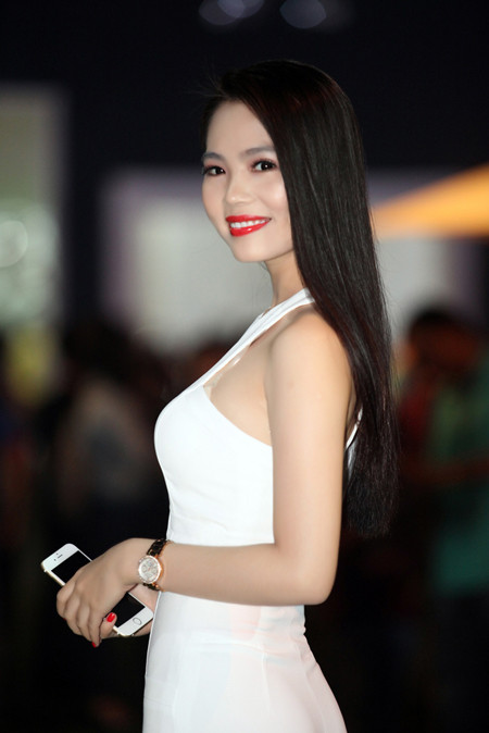 Nữ hoàng Du lịch Dương Kim Ánh “ton sur ton cây trắng” rạng ngời ảnh 1