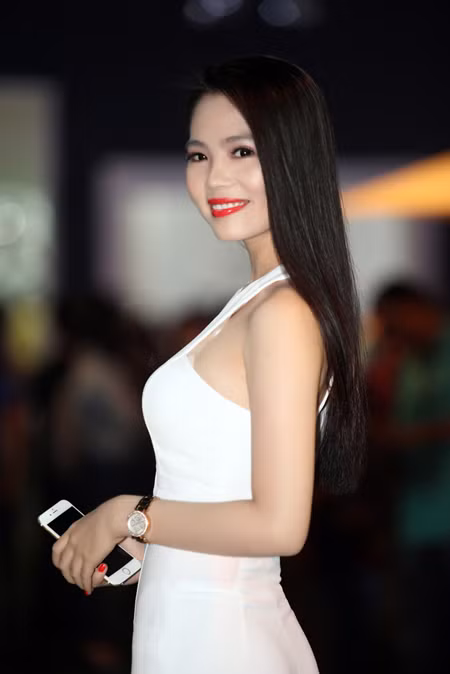 Nữ hoàng Du lịch Dương Kim Ánh “ton sur ton cây trắng” rạng ngời ảnh 1
