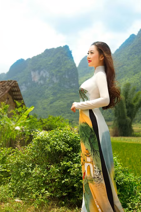 MC Kim Trang khoe sắc trên Thành nhà Mạc ở Lạng Sơn ảnh 5 MC Kim Trang khoe sắc trên Thành nhà Mạc ở Lạng Sơn ảnh 5