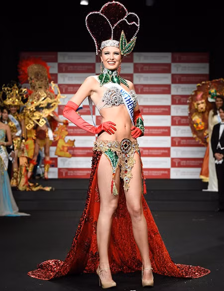 HHQT 2014: Áo dài Việt Nam lọt Top 10 trang phục truyền thống đẹp nhất ảnh 10