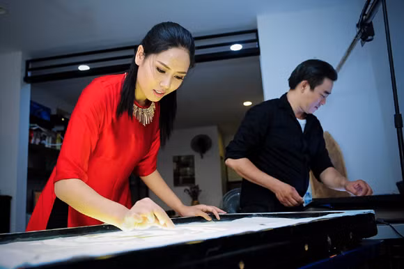 Nguyễn Thị Loan học vẽ tranh cát thi tài năng Miss world ảnh 6