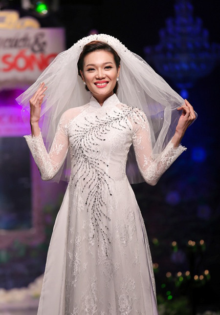 Giải vàng Ngôi sao người mẫu Châu Thanh Trúc khoe sắc rạng ngời cùng áo dài cưới ảnh 4