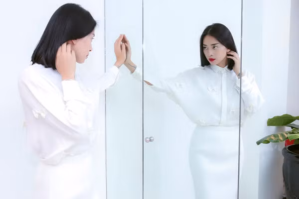Ngô Thanh Vân đầy bí ẩn và quyến rũ trong trang phục Twins ảnh 9