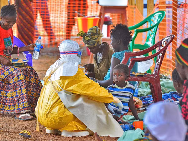 Ebola khoét sâu hố đói nghèo ảnh 1
