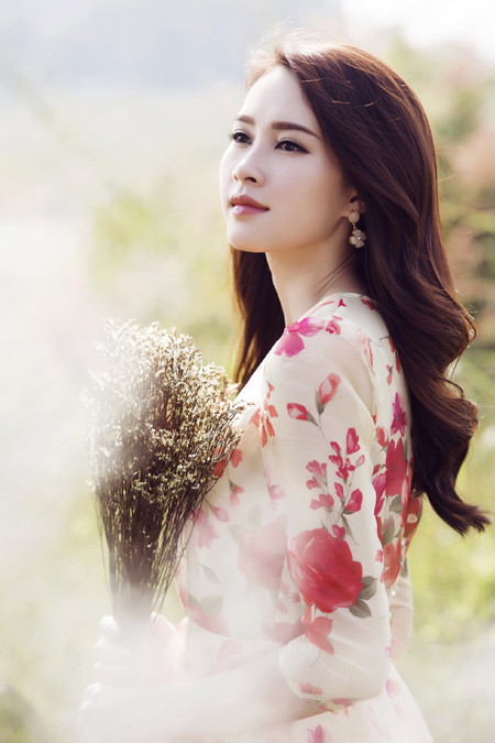 Hoa hậu Thu Thảo thuần khiết trong thiết kế của Lê Thanh Hoà ảnh 4 Hoa hậu Thu Thảo thuần khiết trong thiết kế của Lê Thanh Hoà ảnh 4