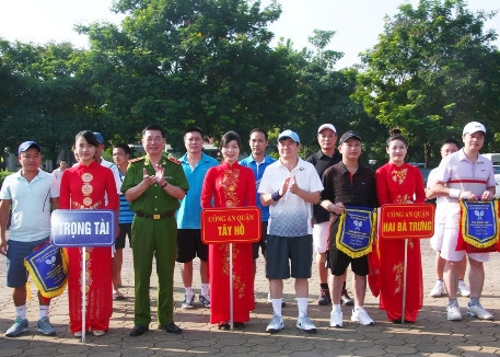 Sôi nổi giải quần vợt Cụm thi đua số 6 Công an Hà Nội ảnh 1