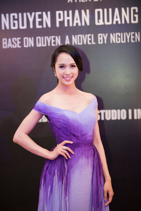 Top 5 HHVN Vũ Ngọc Anh vai trần quyến rũ giao lưu khán giả Thủ đô ảnh 5