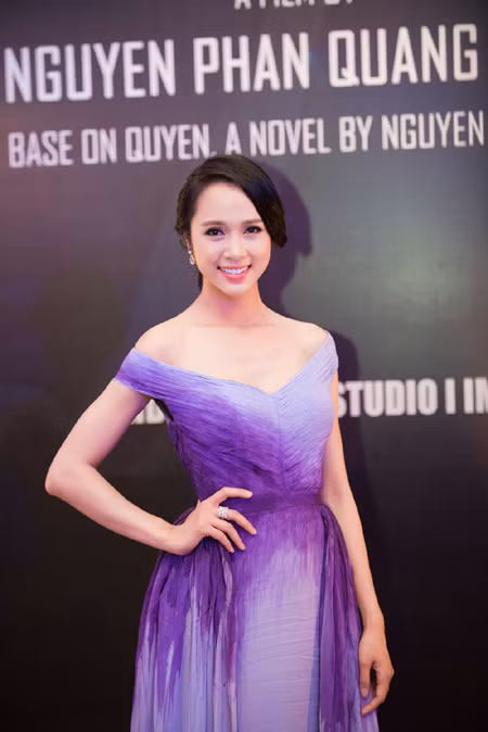 Top 5 HHVN Vũ Ngọc Anh vai trần quyến rũ giao lưu khán giả Thủ đô ảnh 5