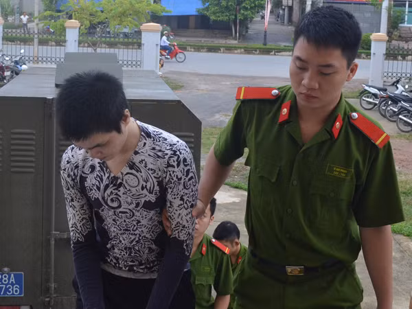 Kẻ đốn mạt 2 lần hiếp dâm con gái của đồng nghiệp ảnh 1