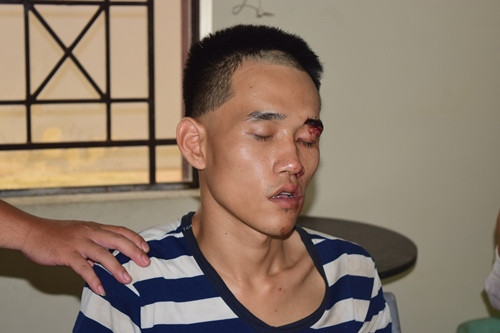 [Audio 19-3-2019] Xếp hàng xuyên đêm mưa rét để xét nghiệm sán lợn cho con ảnh 2