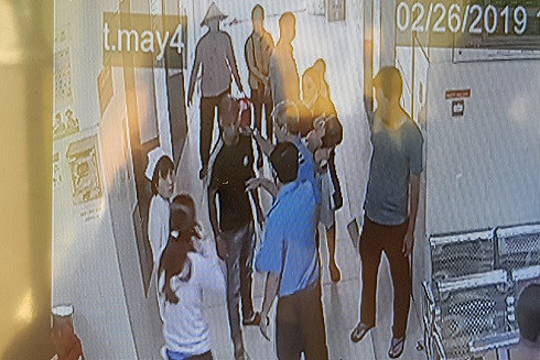 Báo động tình trạng hành hung bác sĩ, hộ sinh tại các bệnh viện ảnh 1