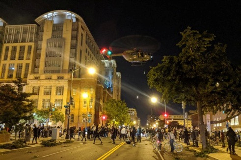 Chính quyền Mỹ mượn cớ dẹp loạn biểu tình để phô trương sức mạnh quân sự? ảnh 1