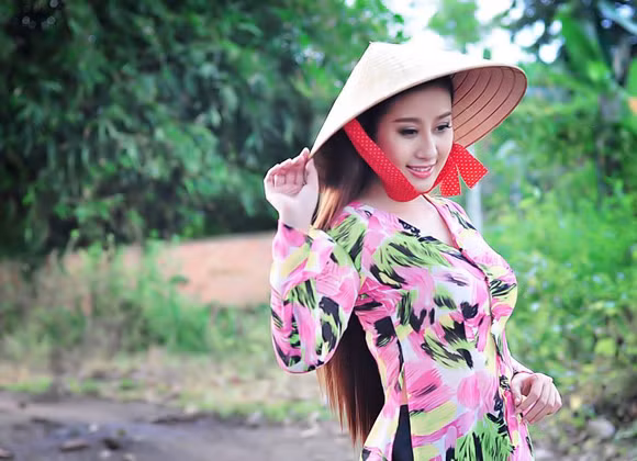 MC Kim Trang dịu dàng nón lá, áo bà ba ảnh 4