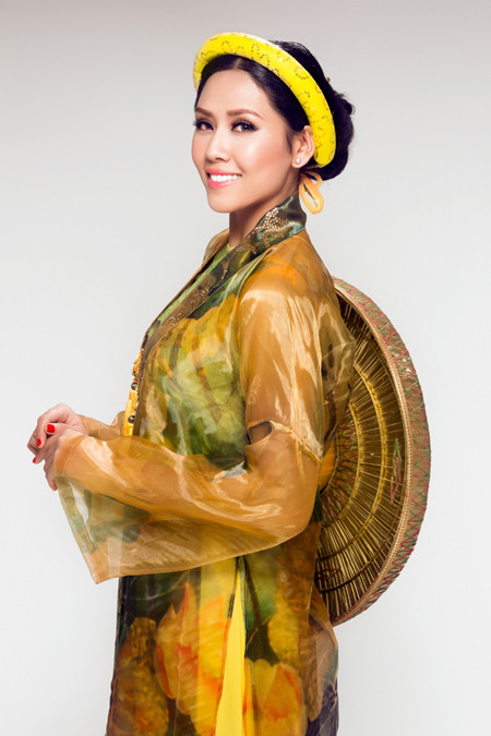 Nguyễn Thị Loan lộng lẫy trong trang phục thi Dance of the world ảnh 10