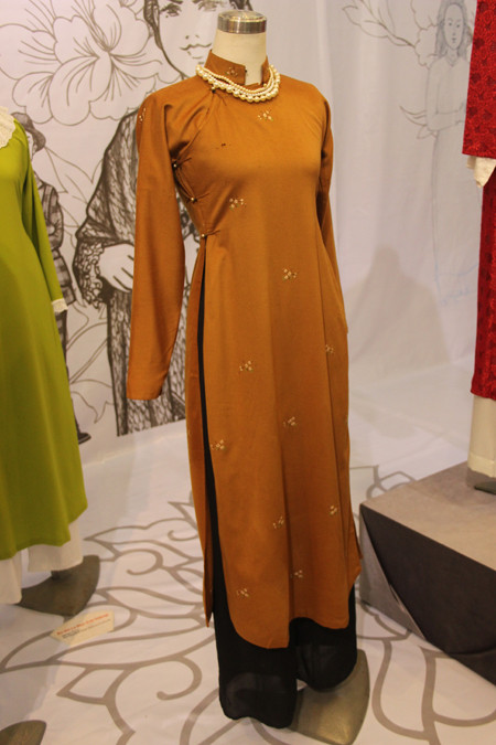 Áo dài “kể chuyện” cổ xưa ảnh 1