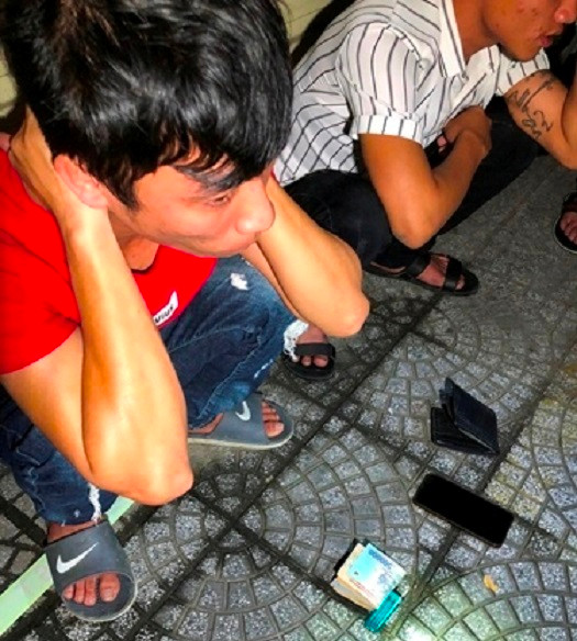 [AUDIO 22-1-2019]: Cá voi chết dạt vào bờ biển Nghệ An ảnh 2