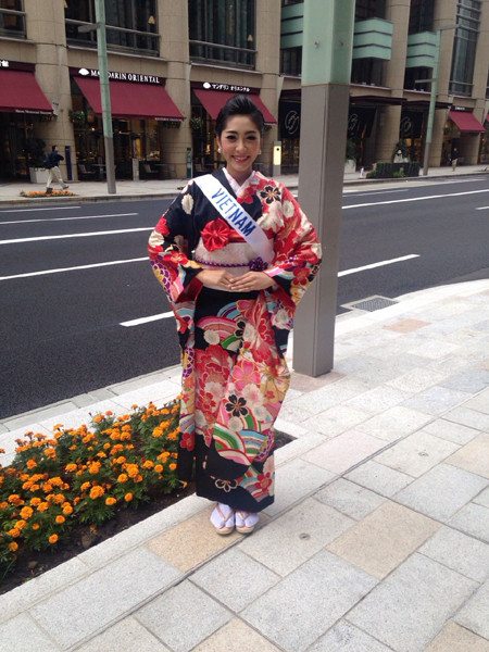 Hoa hậu Đặng Thu Thảo “bỡ ngỡ” diện Kimono ảnh 5