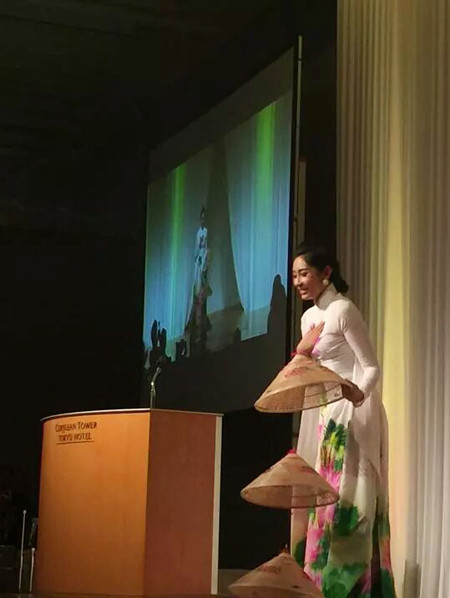 Hoa hậu Đặng Thu Thảo điệu đà áo dài sen nón lá 3 tầng thi năng khiếu ảnh 2