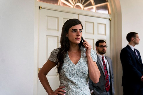 Nữ trợ lý riêng 26 tuổi của Tổng thống Mỹ đột ngột rời Nhà Trắng ảnh 1