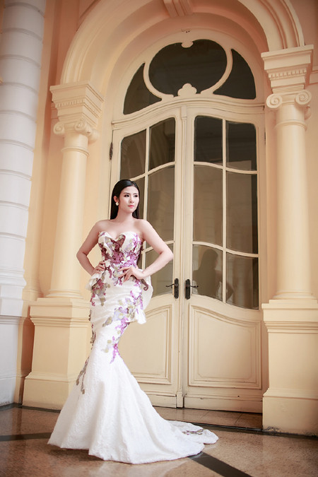 Hoa hậu Ngọc Hân khéo khoe vòng 1 căng tràn trong chiếc... đầm đuôi cá ảnh 5