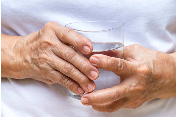 Cách làm giảm run tay chân do hội chứng ngoại tháp ảnh 2