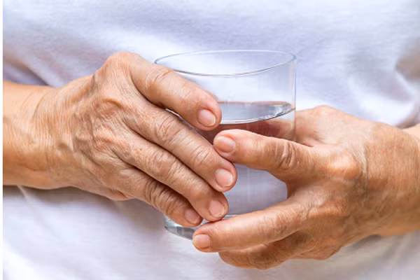 Cách làm giảm run tay chân do hội chứng ngoại tháp ảnh 2