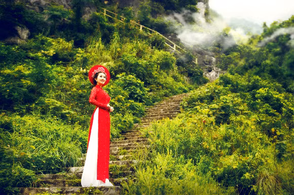 MC Kim Trang khoe sắc trên Thành nhà Mạc ở Lạng Sơn ảnh 3 MC Kim Trang khoe sắc trên Thành nhà Mạc ở Lạng Sơn ảnh 3