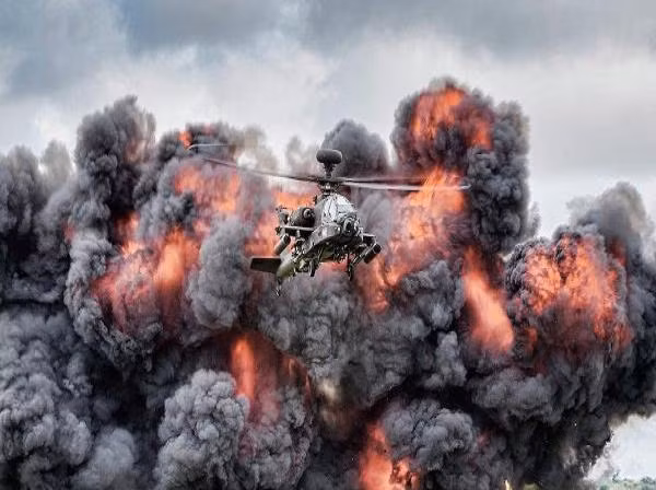 Không kích chưa hiệu quả, Mỹ triển khai trực thăng Apache tấn công IS ảnh 1