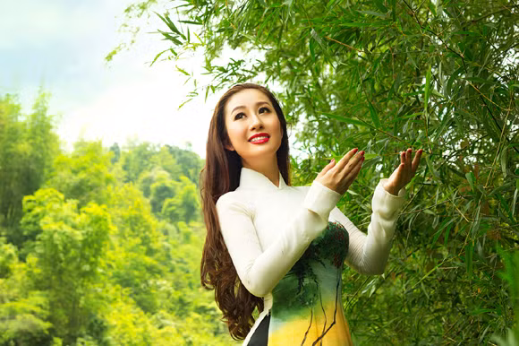 MC Kim Trang khoe sắc trên Thành nhà Mạc ở Lạng Sơn ảnh 8