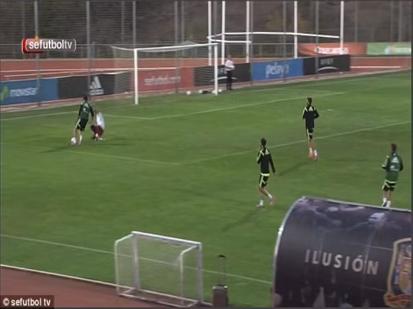 Chiêm ngưỡng clip vua phá lưới EPL biến “thánh Iker” thành “gã hề” ảnh 2