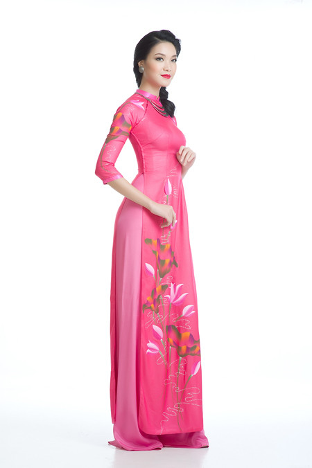 Hoa hậu Thùy Dung dịu dàng khoe sắc trong tà áo dài ảnh 1