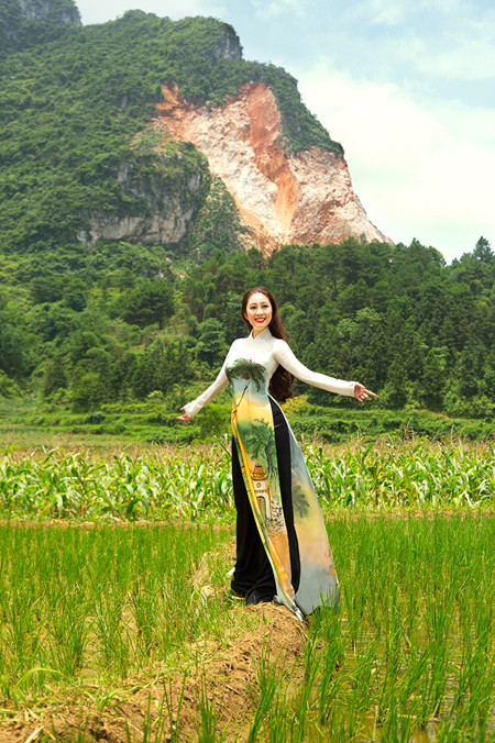 MC Kim Trang khoe sắc trên Thành nhà Mạc ở Lạng Sơn ảnh 6