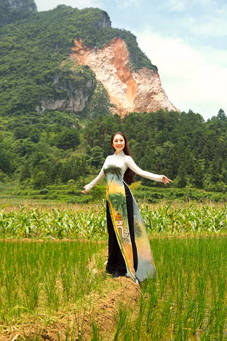 MC Kim Trang khoe sắc trên Thành nhà Mạc ở Lạng Sơn ảnh 6 MC Kim Trang khoe sắc trên Thành nhà Mạc ở Lạng Sơn ảnh 6