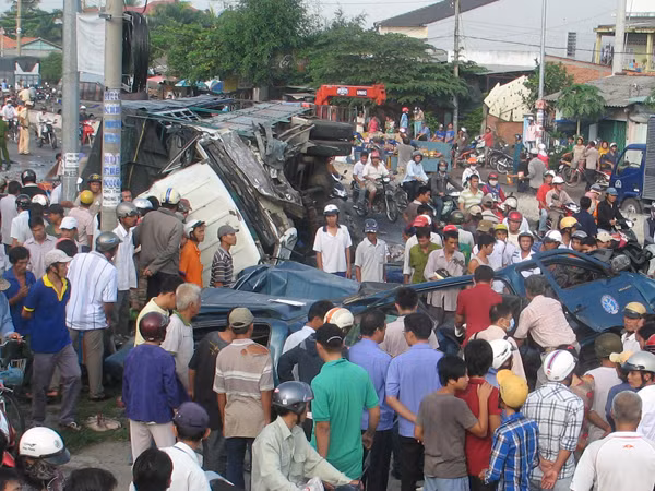 Hãi hùng lái xe nghiện ma túy ảnh 1