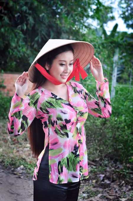 MC Kim Trang dịu dàng nón lá, áo bà ba ảnh 3