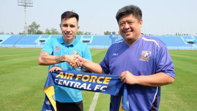 Những cầu thủ Việt nào từng qua Thái Lan thi đấu trước Đặng Văn Lâm? ảnh 4