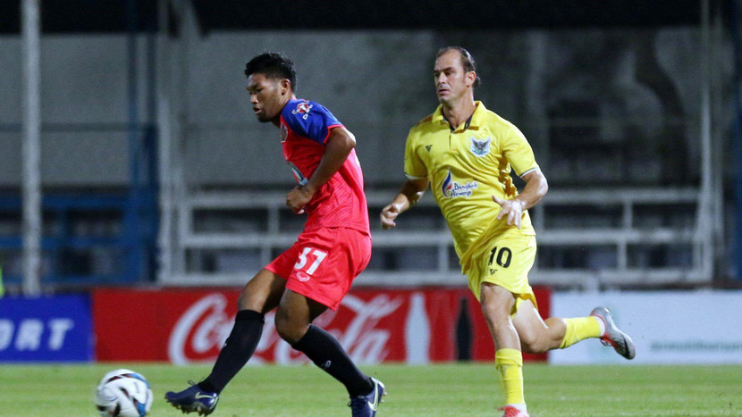 Những cầu thủ Việt nào từng qua Thái Lan thi đấu trước Đặng Văn Lâm? ảnh 2