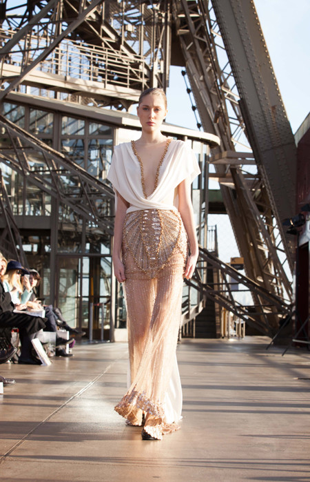 Bộ sưu tập của NTK Hoàng Hải lộng lẫy ở sàn diễn trên tháp Eiffel ảnh 8 Bộ sưu tập của NTK Hoàng Hải lộng lẫy ở sàn diễn trên tháp Eiffel ảnh 8